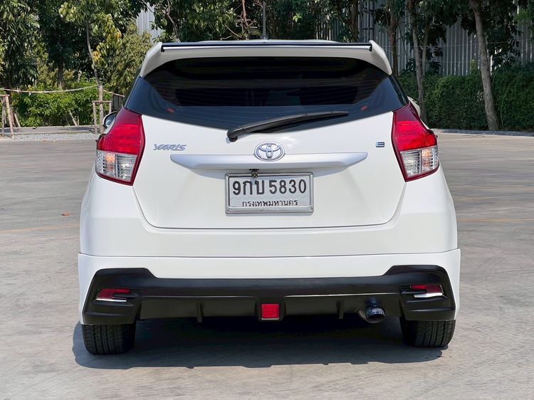 Toyota Yaris 2015 1.2 E Sedan เบนซิน เกียร์อัตโนมัติ ขาว รูปที่ 4