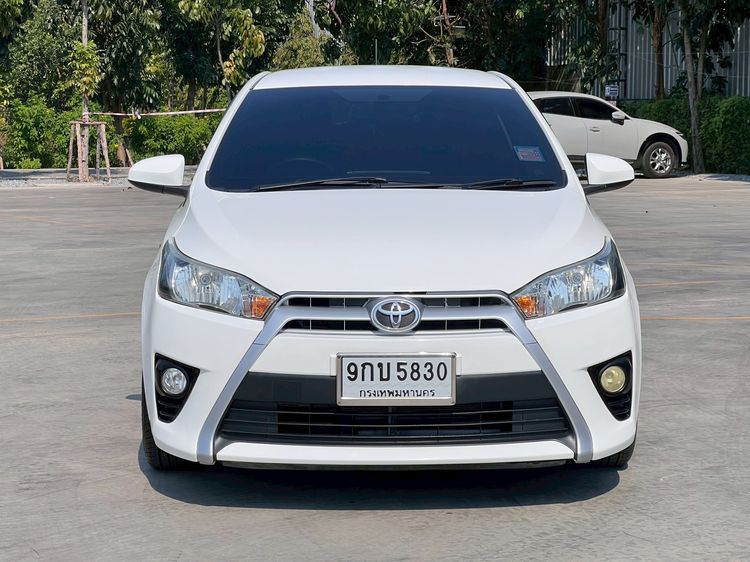 Toyota Yaris 2015 1.2 E Sedan เบนซิน เกียร์อัตโนมัติ ขาว รูปที่ 2