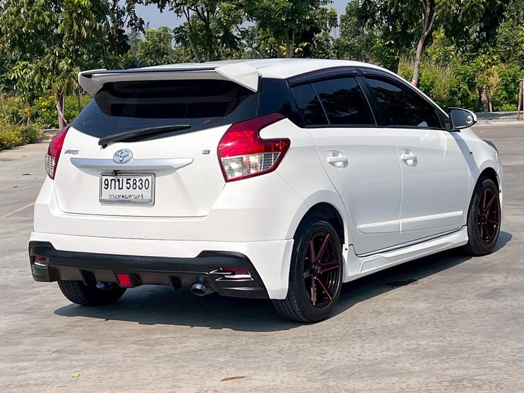 Toyota Yaris 2015 1.2 E Sedan เบนซิน เกียร์อัตโนมัติ ขาว รูปที่ 3