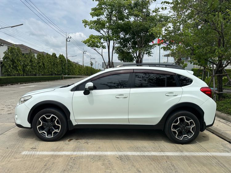 Subaru XV 2015 2.0 XV 4WD Sedan เบนซิน ไม่ติดแก๊ส เกียร์อัตโนมัติ ขาว รูปที่ 4