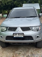 Mitsubishi triton รถกระบะ 4 ประตู พร้อมใช้งาน