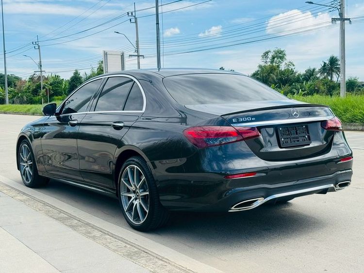 Mercedes-Benz E-Class 2023 E300 Sedan ปลั๊กอินไฮบริด (PHEV) เกียร์อัตโนมัติ ดำ รูปที่ 4