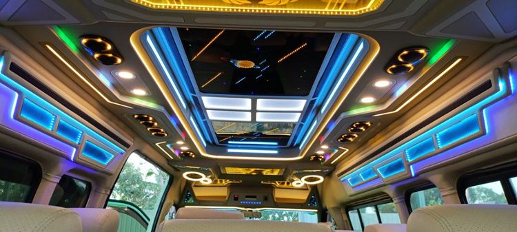 Toyota Commuter 2013 3.0 ดีเซล เกียร์ธรรมดา ขาว รูปที่ 4