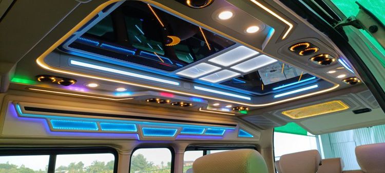 Toyota Commuter 2013 3.0 ดีเซล เกียร์ธรรมดา ขาว รูปที่ 2