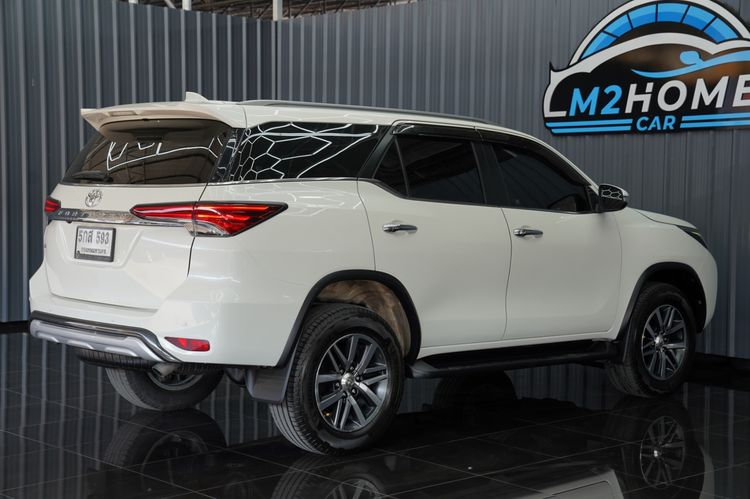 Toyota Fortuner 2016 2.8 V Utility-car ดีเซล เกียร์อัตโนมัติ ขาว รูปที่ 4
