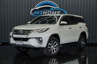 TOYOTA FORTUNER 2.8 V 2WD AT ปี 2016 จด 2017 สี ขาว MA251115L