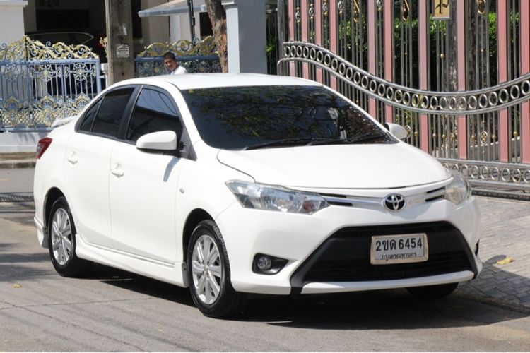 รถ Toyota Vios 1.5 E สี ขาว