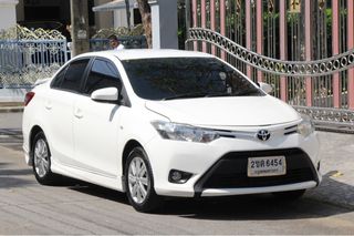 TOYOTA VIOS 1.5E ปี 2015 รถประหยัดน้ำมัน ฟรีดาวน์
