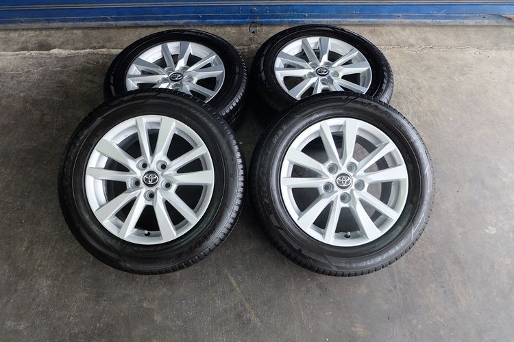 🌸 Camry ACV70 16 นิ้ว  + ยาง  Maxxis 215 60R16  ปี24 