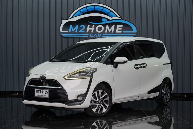 รถ Toyota Sienta 1.5 V สี ขาว