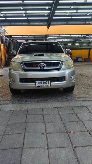 รถ Toyota Hilux Vigo Champ Double Cab 2.5 E สี บรอนซ์เงิน