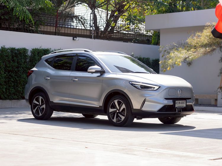 รถ MG ZS EV สี บรอนซ์เงิน