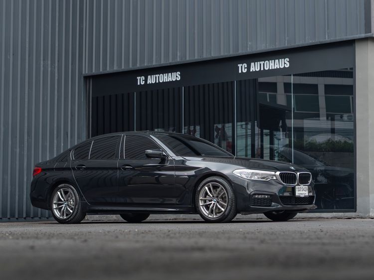 รถ BMW Series 5 520d สี ดำ
