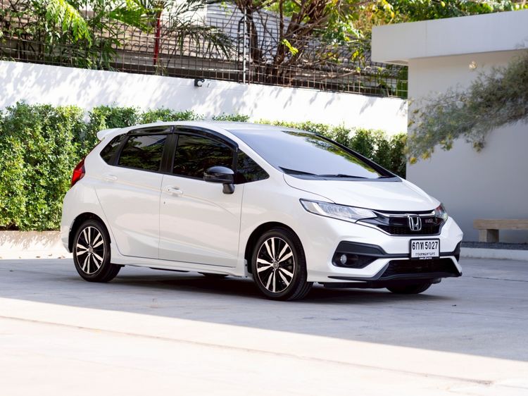 รถ Honda Jazz 1.5 RS i-VTEC สี ขาว