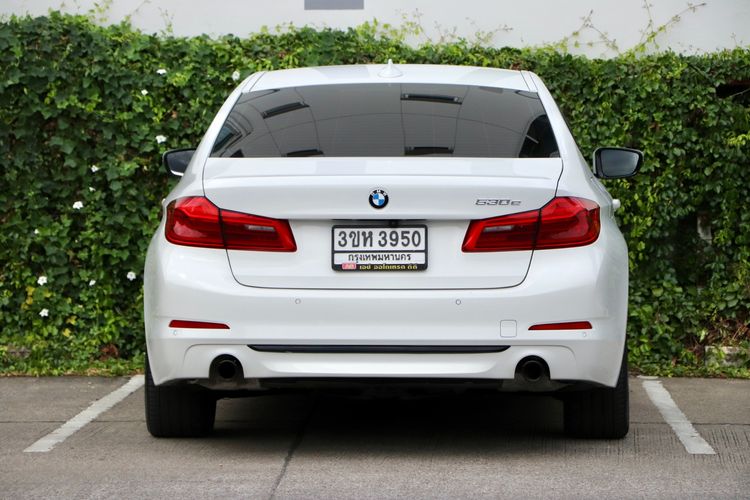 BMW Series 5 2020 530e Sedan ปลั๊กอินไฮบริด (PHEV) ไม่ติดแก๊ส เกียร์อัตโนมัติ ขาว รูปที่ 4