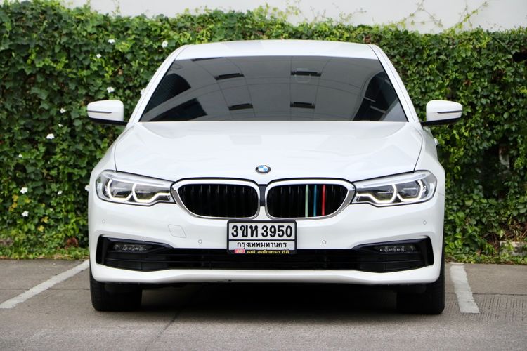 รถ BMW Series 5 530e สี ขาว