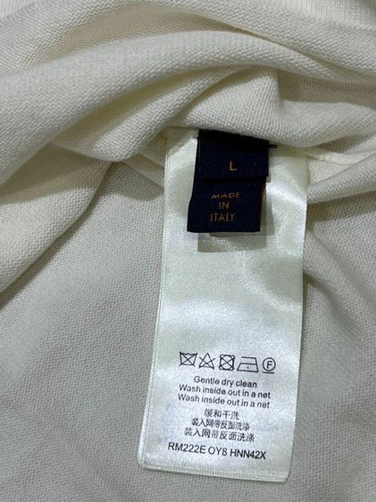 เสื้อยืด LV Signature Crewneck  รูปที่ 3