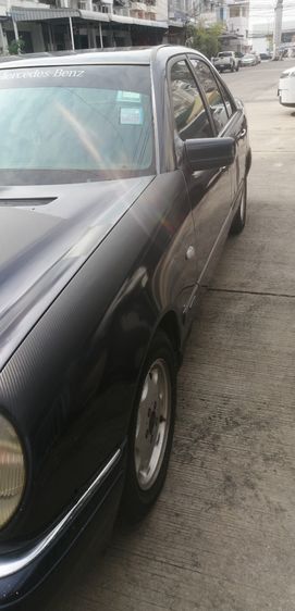 Mercedes-Benz E-Class 1996 E230 Sedan เบนซิน LPG เกียร์อัตโนมัติ น้ำเงิน รูปที่ 2