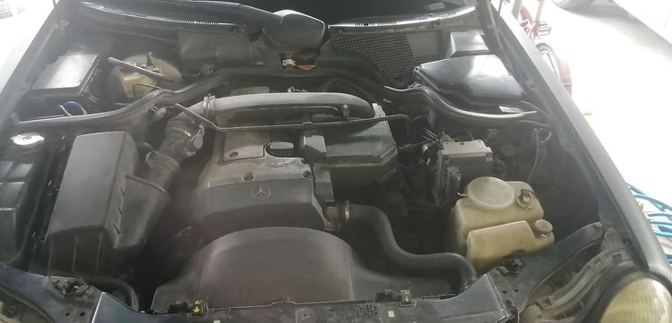 รถ Mercedes-Benz E-Class E230 สี น้ำเงิน