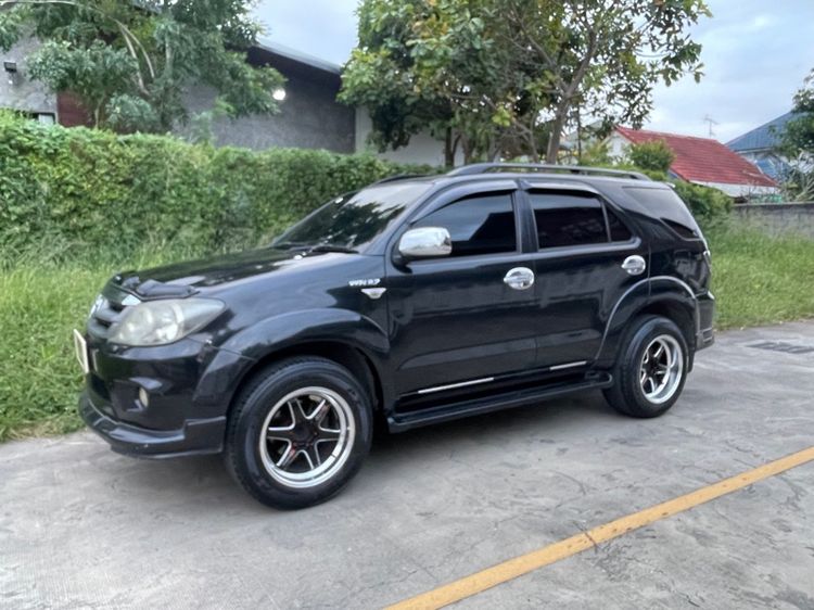 รถ Toyota Fortuner 2.7 V สี ดำ