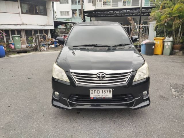 รถ Toyota Innova 2.0 V สี ดำ