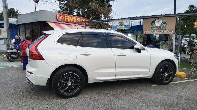 รถ Volvo XC60 2.0 T8 Plug-in Hybrid AWD สี ขาว
