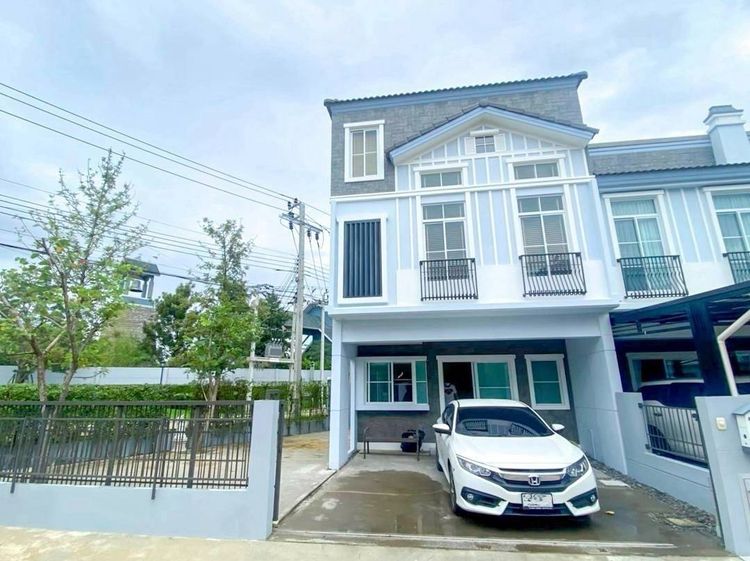 ให้เช่า อินดี้ บางนา–รามคำแหง2 ทาวน์โฮม 2.5 ชั้น แปลงมุม บรรยากาศเงียบสงบ เดินทางสะดวก ใกล้เมกาบางนา เฟอร์นิเจอร์ครบ พร้อมอยู่