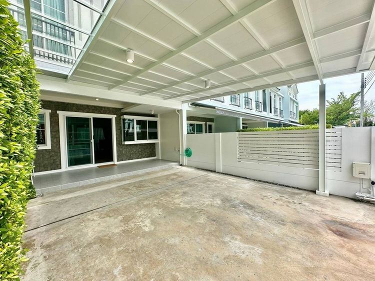 ตกแต่งครบ ให้เช่า อินดี้2 บางนา–รามคำแหง2 ทาวน์โฮม 2 ชั้น แปลงกลาง หน้าสวน เฟอร์นิเจอร์ครบ พร้อมอยู่ ใกล้เมกาบางนา และม.รามคำแหง2 รูปที่ 3