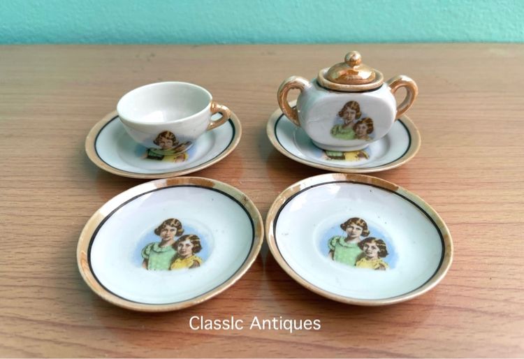 ชุดน้ำชากระเบื้องจิ๋ว เก่าสะสม