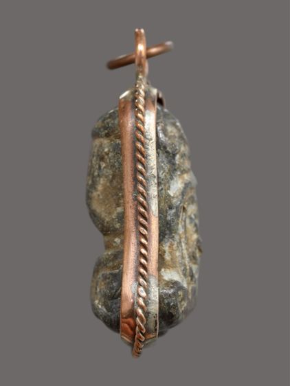 พระปิดตาหลวงปู่เอี่ยม วัดหนังราชวรวิหาร เลี่ยมจับกระเช้าโบราณ รูปที่ 3