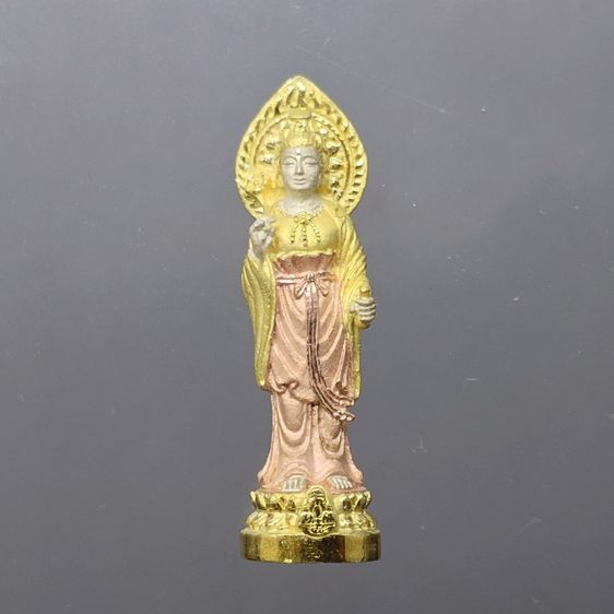 พระโพธิสัตว์อวโลกิเตศวร เนื้อเงินสามกษัตริย์ "เจ้าแม่กวนอิม รุ่นฉลองปีกาญจนาภิเษก ปี2540
