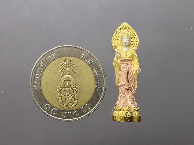 พระโพธิสัตว์อวโลกิเตศวร เนื้อเงินสามกษัตริย์ "เจ้าแม่กวนอิม รุ่นฉลองปีกาญจนาภิเษก ปี2540 รูปที่ 6