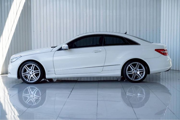 Mercedes-Benz E-Class 2013 E200 CGI Sedan เบนซิน ไม่ติดแก๊ส เกียร์อัตโนมัติ ขาว รูปที่ 4