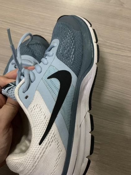 รองเท้าผ้าใบของ Nike แท้ๆ รูปที่ 4