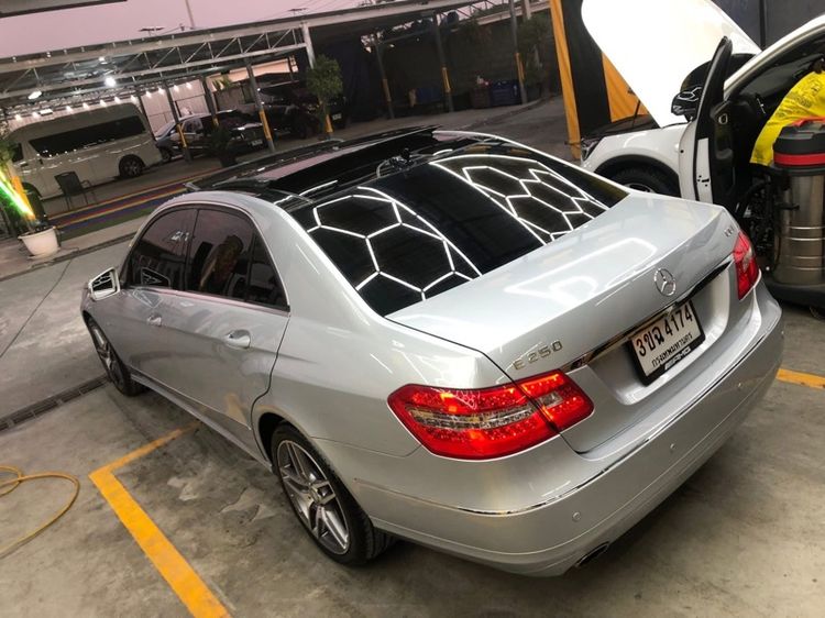 Mercedes-Benz E-Class 2011 E250 CGI Sedan เบนซิน เกียร์อัตโนมัติ เทา รูปที่ 3