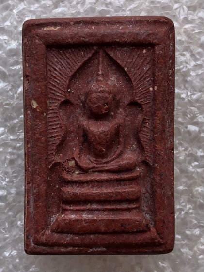 พระแหวกม่านหลวงพ่อกวย เนื้อแดง 