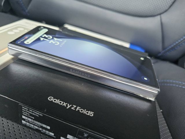  Samsung Z Fold 5 256GB15000 สภาพนางฟ้า เพิ่งใช้แคร์พลัสเปลี่ยนรอบเครื่องให้ใหม่ กล่องครบ นัดรับได้ค่ะ รูปที่ 2