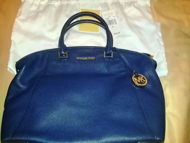หญิง น้ำเงิน หนังแท้ 🥰กระเป๋า Michael Kors แท้คะ 