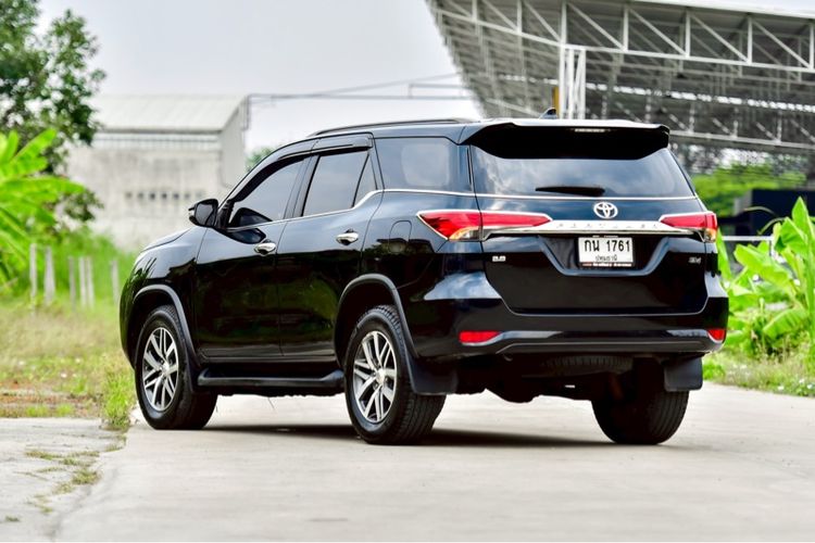 Toyota Fortuner 2016 2.8 V 4WD Utility-car ดีเซล ไม่ติดแก๊ส เกียร์อัตโนมัติ ดำ รูปที่ 4