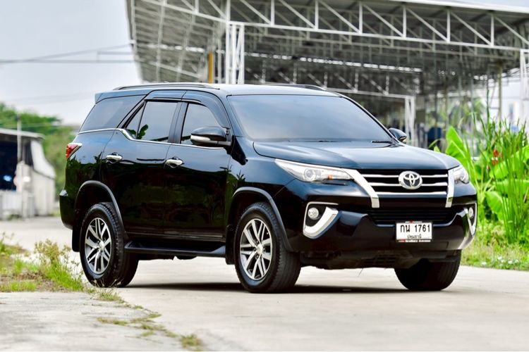 Toyota Fortuner 2016 2.8 V 4WD Utility-car ดีเซล ไม่ติดแก๊ส เกียร์อัตโนมัติ ดำ รูปที่ 2