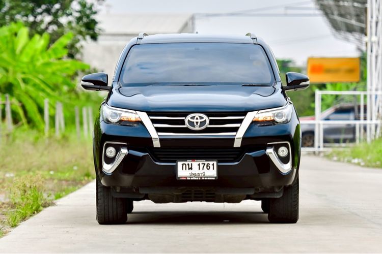 Toyota Fortuner 2016 2.8 V 4WD Utility-car ดีเซล ไม่ติดแก๊ส เกียร์อัตโนมัติ ดำ