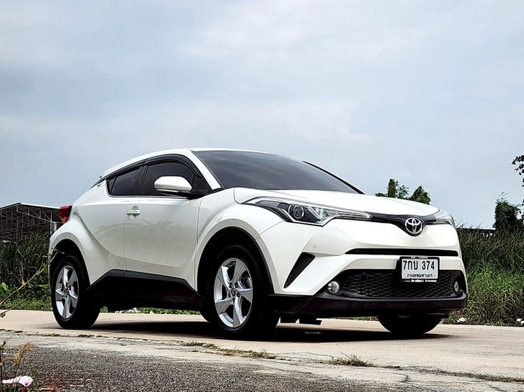 รถ Toyota C-HR 1.8 Mid สี ขาว