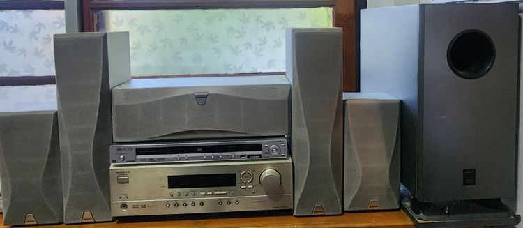 ชุดโฮมเธียเตอร์ ลำโพงแยกชิ้น และซับวูฟเฟอร์ Onkyo HT-R420 AV Reciever และPioneer DV-410V เครื่องเล่นดีวีดี