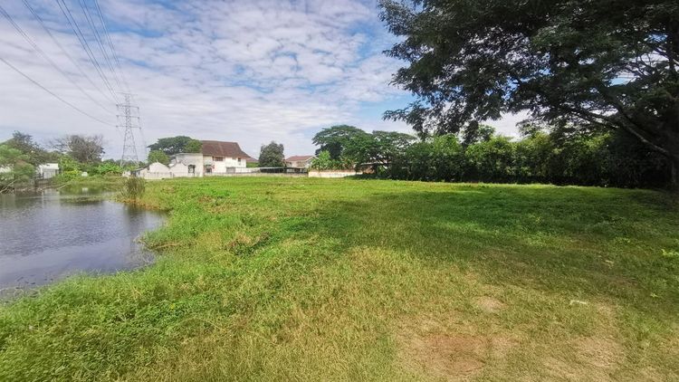 ขายที่ดินแปลงสวยติดน้ำ ทำเลทอง เพียง ตร.ว.ละ 25,000 บาท เท่านั้น รูปที่ 2