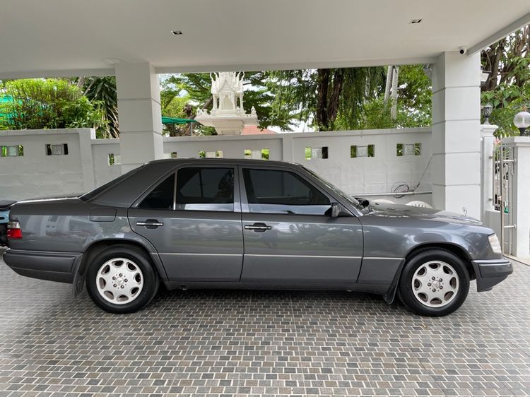 Mercedes-Benz E-Class 1995 E280 Sedan เบนซิน เกียร์อัตโนมัติ เทา รูปที่ 3