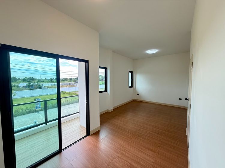 อื่นๆ มีบางส่วน 2025 บ้านแฝด 2 ชั้น พื้นที่ใหญ่ 42.5 ตารางวา ใกล้เซ็นทรัลอยุธยา-โรจนะ ราคาพิเศษ 2.79 ลบ. รูปที่ 2