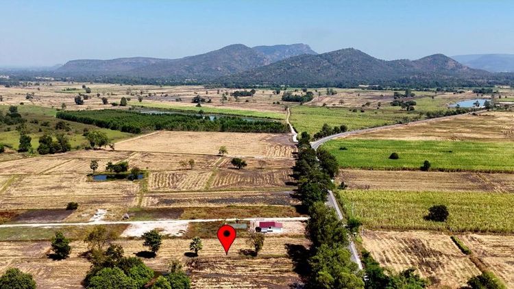 ใช่ vายถูกๆ ที่ดินเนื้อที่ 5-3-03 ไร่
ติดถนนลาดยาง รูปที่ 3