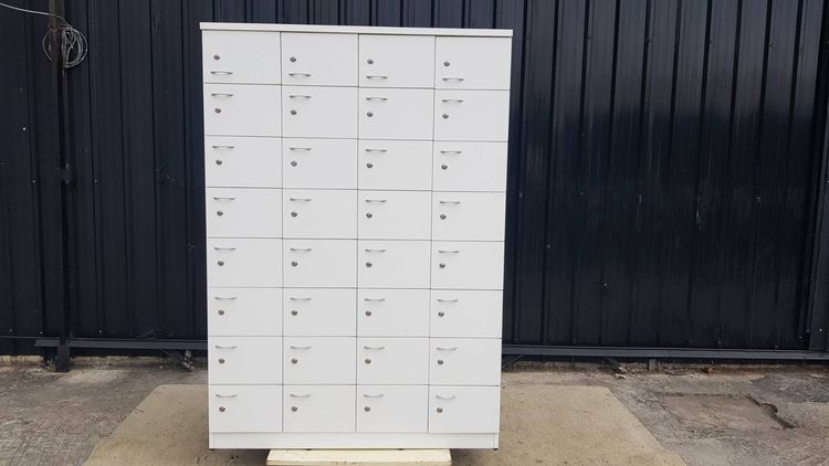 ตู้ล็อคเกอร์ไม้ 32 ช่อง สีขาว