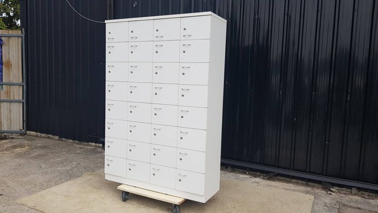 ตู้ล็อคเกอร์ไม้ 32 ช่อง สีขาว รูปที่ 3