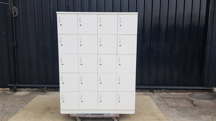 ตู้ล็อคเกอร์ไม้ 20 ช่อง สีขาว